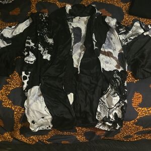 Simply Silk Black & White Printed Women's Tunic Cardigan